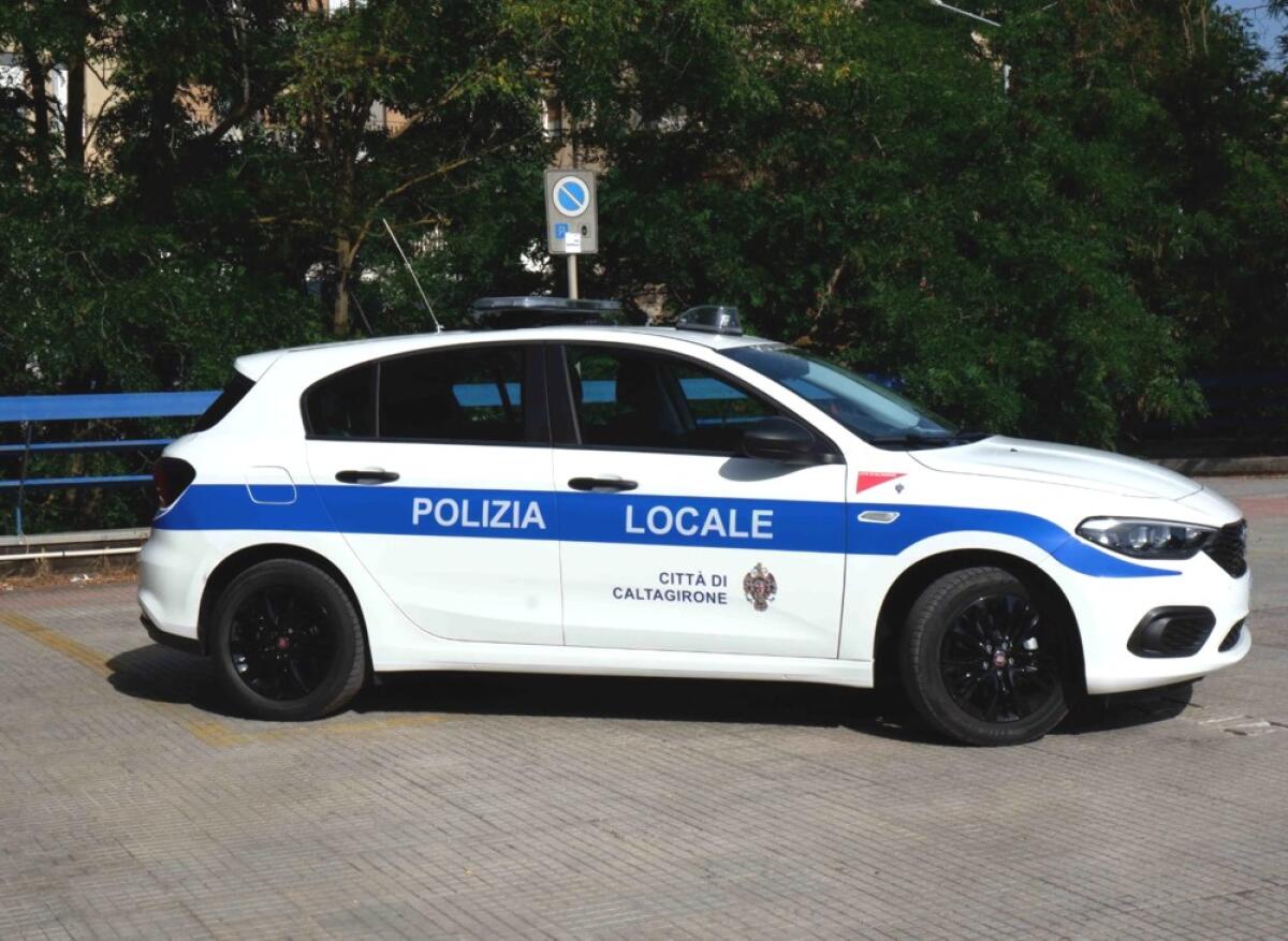 Caltagirone: la Polizia Municipale controlla la vendita effettuata dagli ambulanti in via Santa Maria di Gesù - 