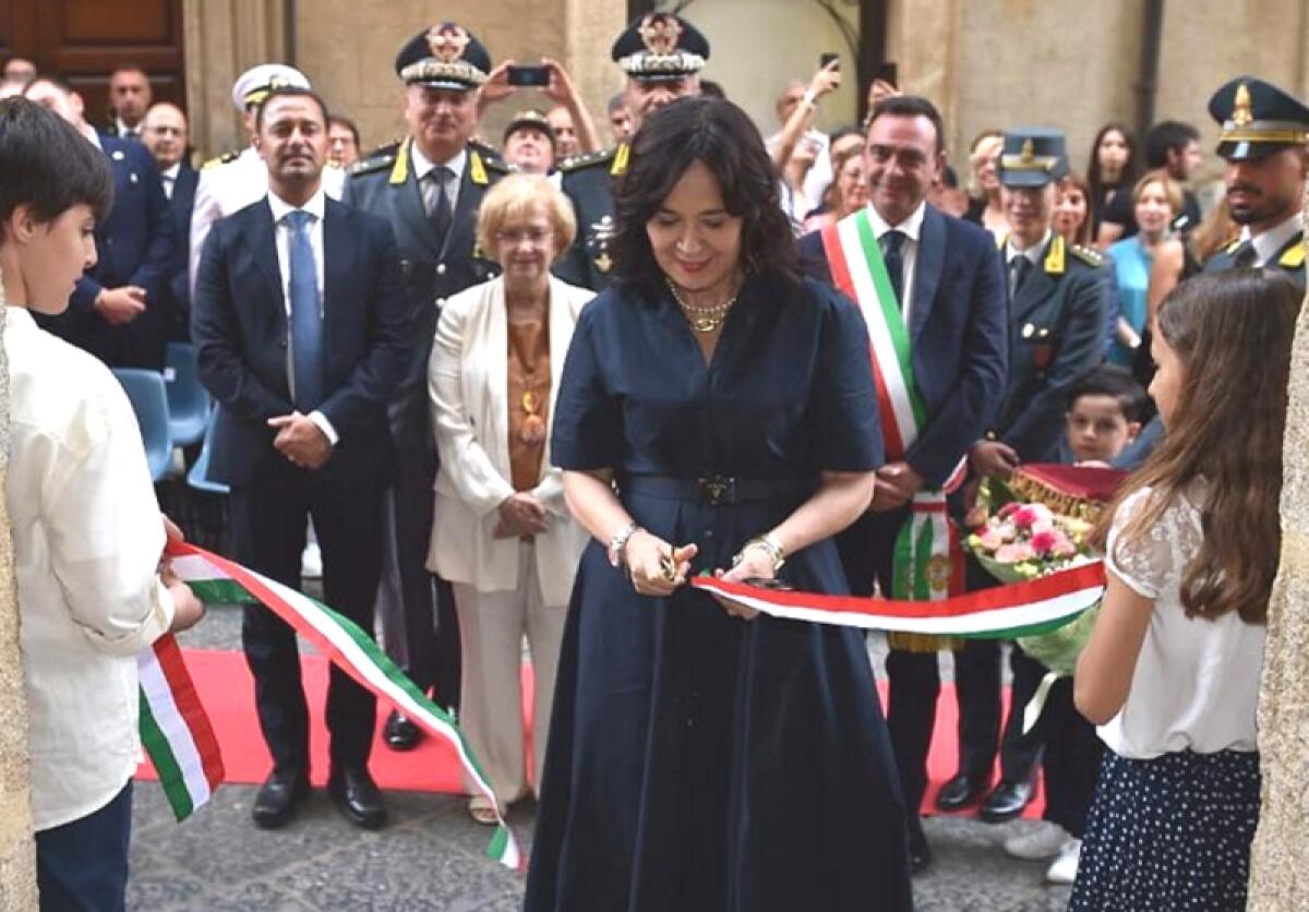 Caltagirone: nei nuovi locali ristrutturati della Compagnia della Guardia di Finanza un’esposizione permanente di reperti archeologici sequestrati - 