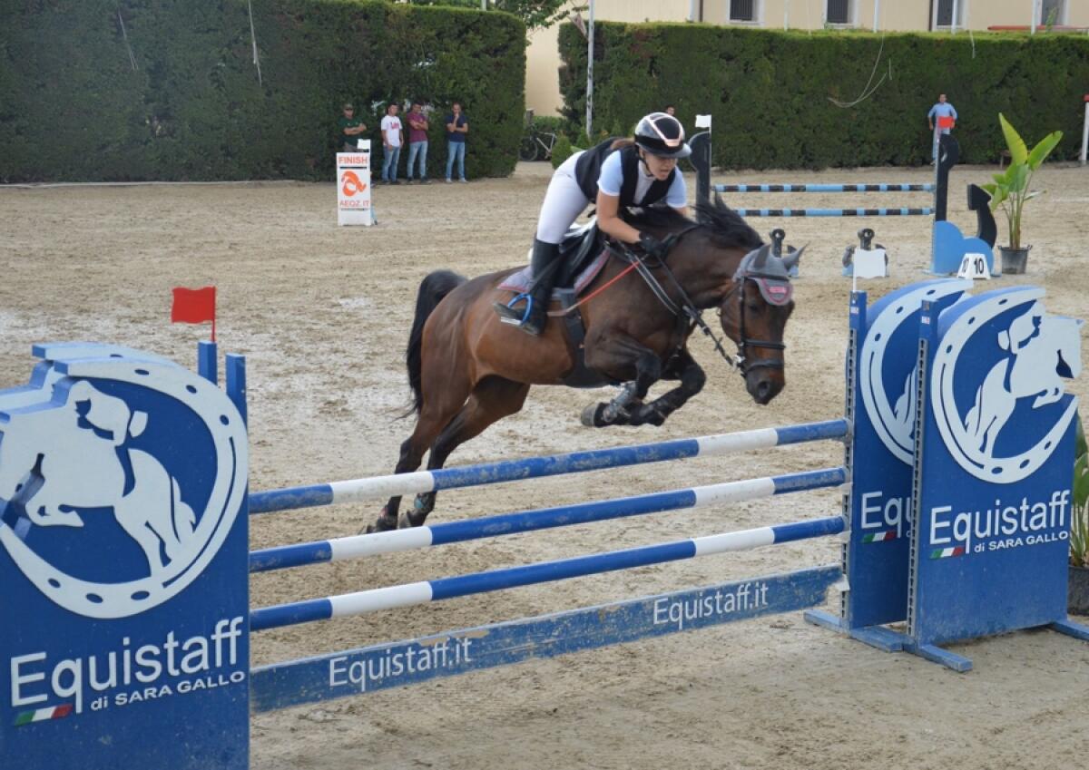 Ippica: medaglia d'oro nel brevetto Junior Children, per la 16enne calatina Beatrice Maria Commendatore - 