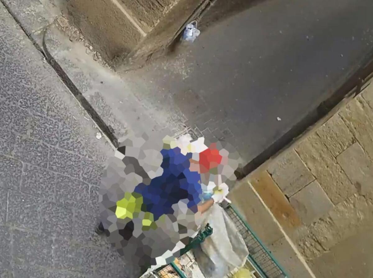 Caltagirone: abbandona per strada i rifiuti raccolti, operatore ecologico filmato dalle telecamere e denunciato dal sindaco - 