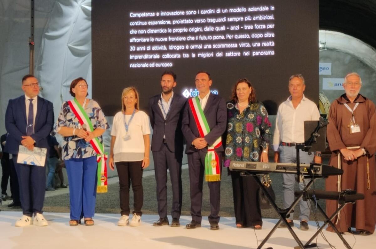 Viabilità, SS 683 “Licodia Eubea-Libertinia”: abbattuto l’ultimo diaframma della galleria Santa Caterina in territorio di Caltagirone - 