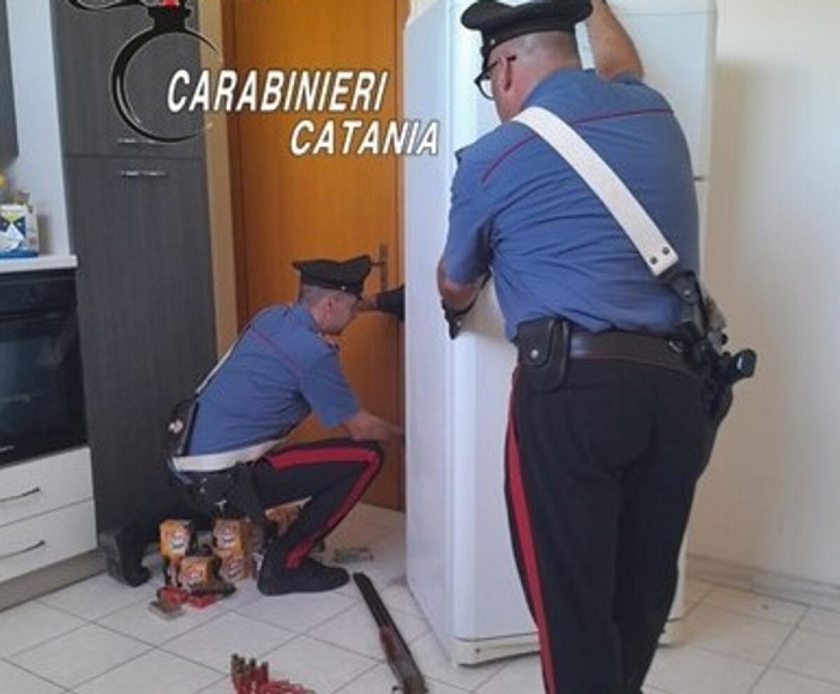 Vizzini: armi, droga e munizioni nella casa di un 31enne, bloccato ed arrestato dai Carabinieri - 