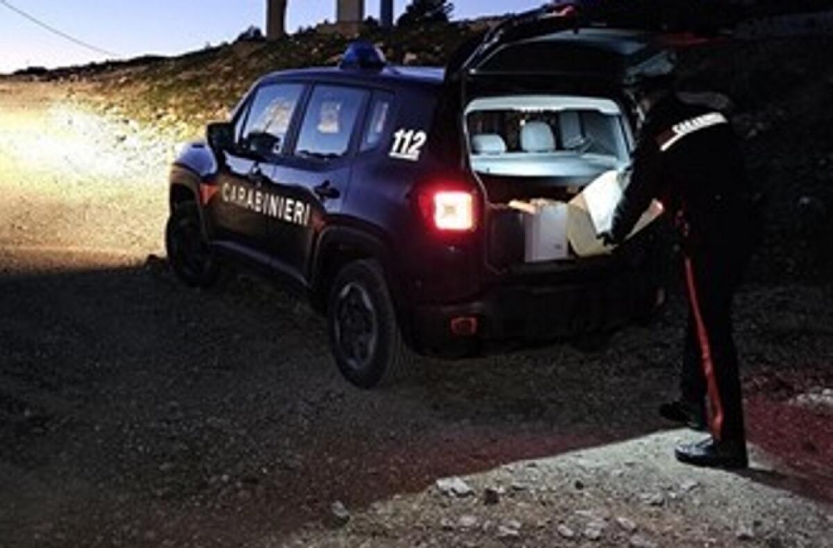 Licodia Eubea: i Carabinieri arrestano due uomini per aver rubato carburante dai mezzi di un canitiere - 