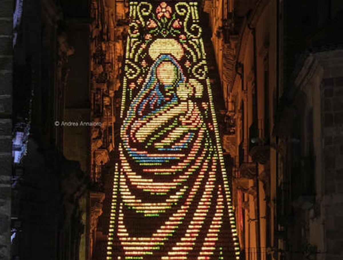 Caltagirone: il 14 e 15 agosto la "Scala illuminata", disegno di Maurizio Piazza - 