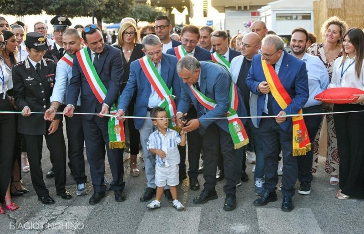 Mazzarrone: inaugurata la XVI edizione del "Festival dell'uva da tavola", oggi e domani tanti eventi - 