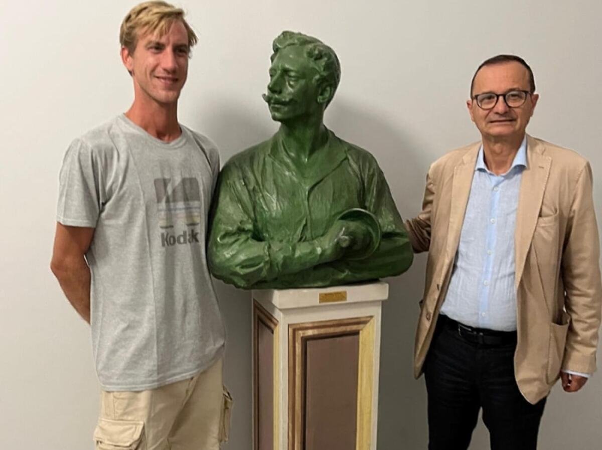 Caltagirone: visita al municipio di Enzo Musumeci Greco, ultimo erede della famiglia che fondò l'Accademia d'armi - 