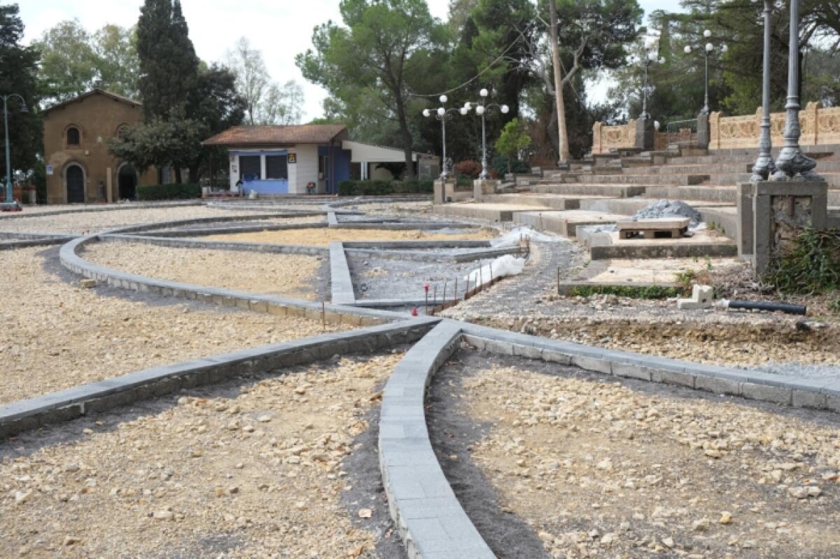 Caltagirone: da lunedì 23 settembre chiusura della Villa Comunale per la pavimentazione del piazzale centrale - 