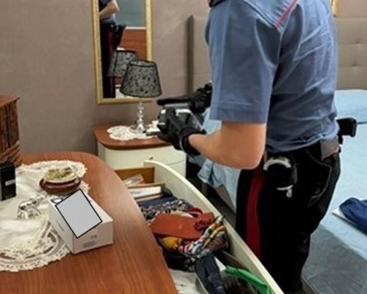 Ramacca: i Carabinieri arrestano uno spacciatore, nascondeva la droga in camera da letto - 