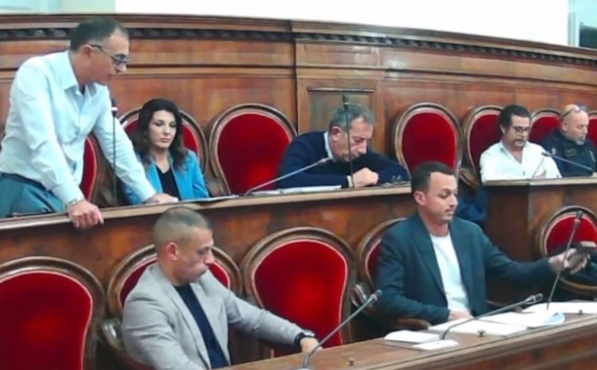 Caltagirone: il Consiglio comunale vota all'unanimità la mozione del centro destra sulla stabilizzazione dei 21 ASU in servizio al Comune - 