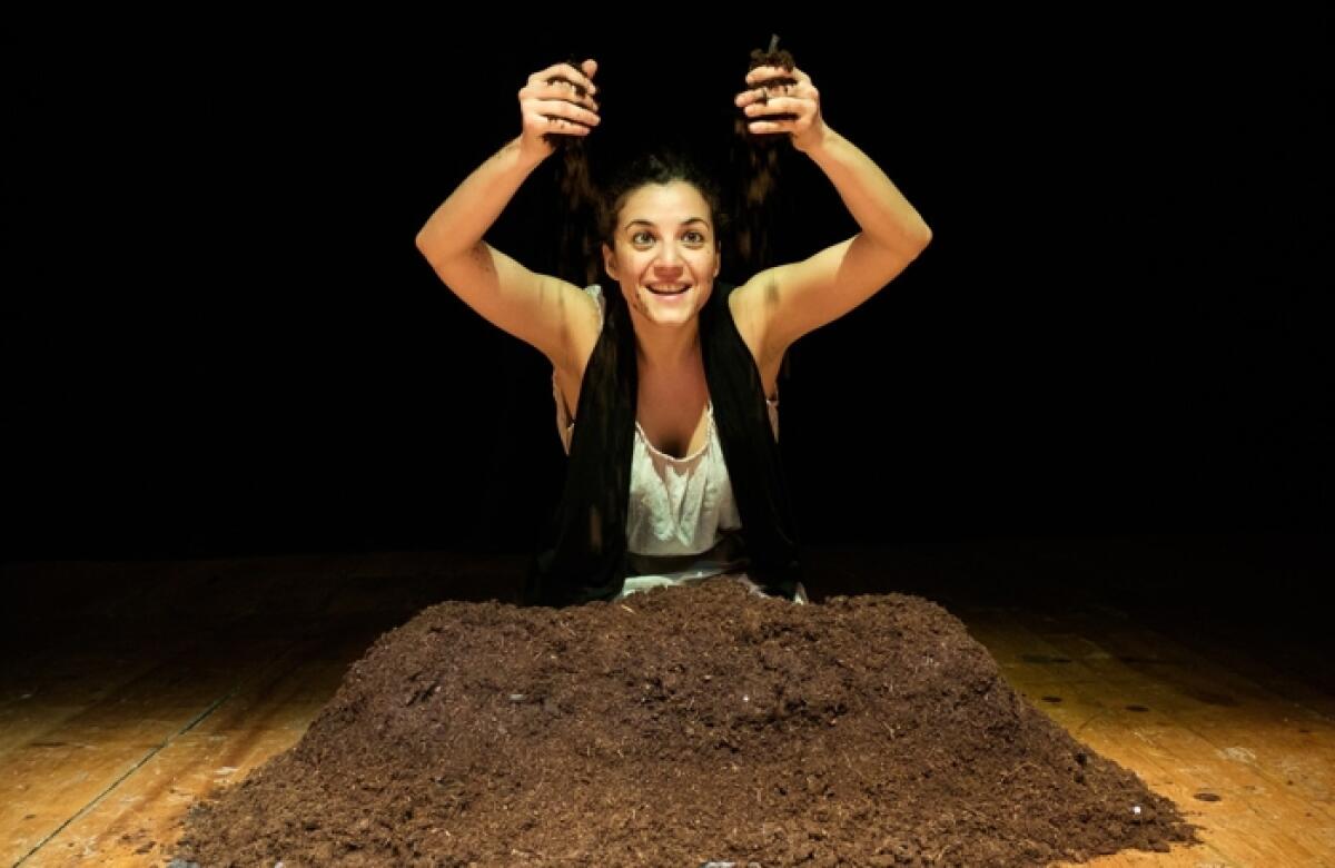 Licodia Eubea: giovedì 26 dicembre al Teatro della Legalità, lo spettacolo “La terra di Rosa - vite di Rosa Balistreri” - 