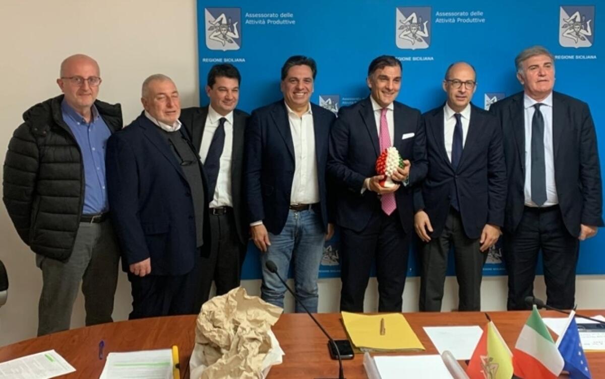 Palermo: incontro proficuo fra i artigiani ceramisti dell'ASI di Caltagirone e l’assessore Tamajo alla presenza dei vertici dell’assessorato, dell’ASI e dell’Irsap. - 