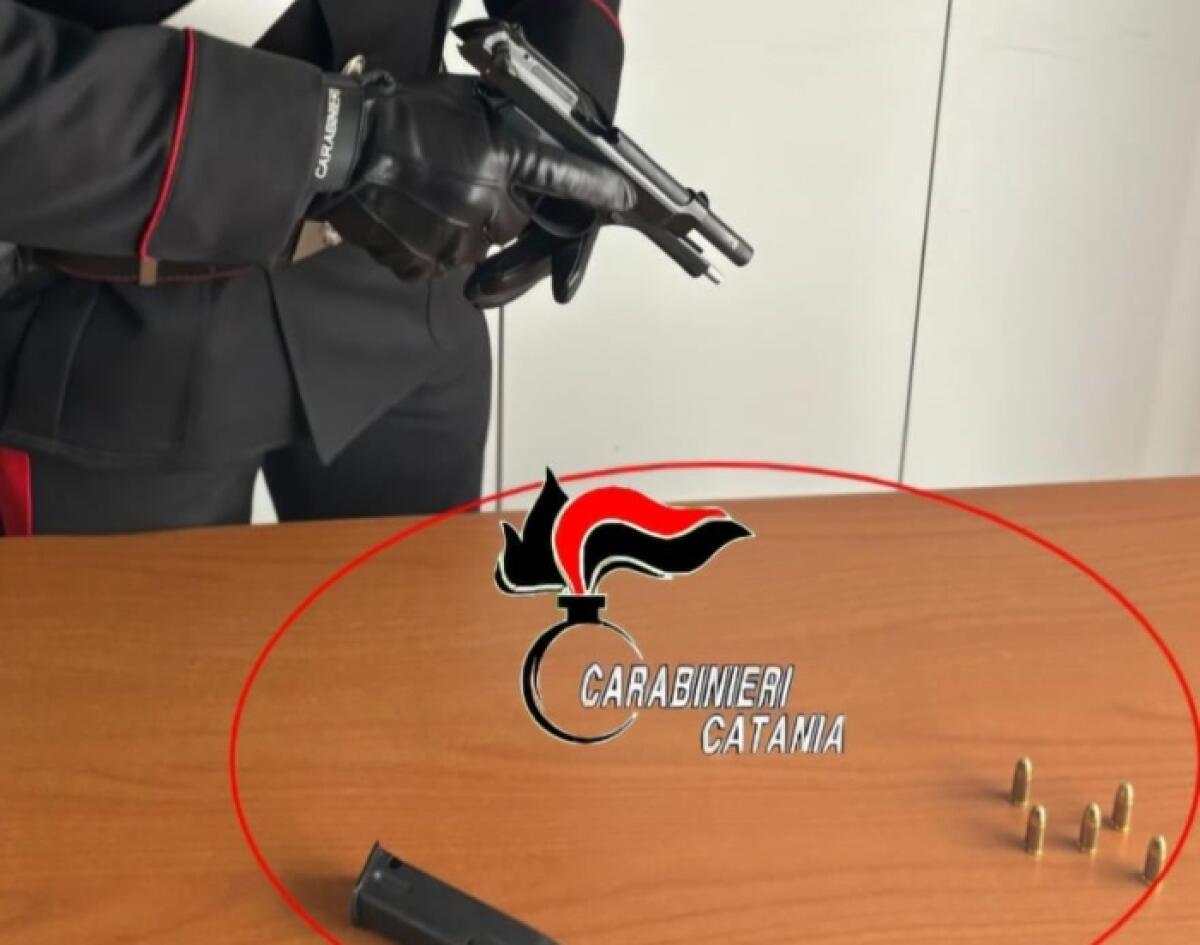 Militello in Val di Catania: i Carabinieri arrestano un 48enne che aveva minacciato con la pistola la compagna - 