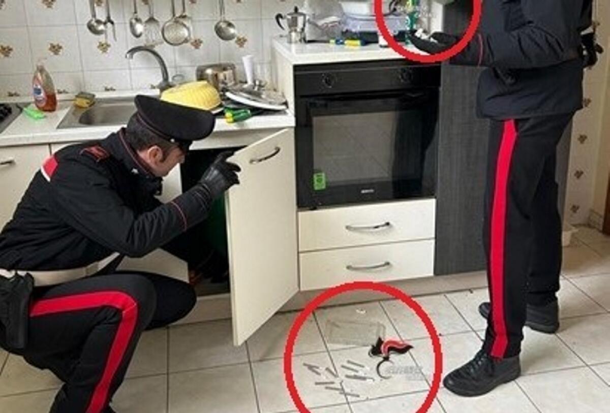 Vizzini: i Carabinieri arrestano un 47enne assieme alla madre, per detenzione di sostanze stupefacenti ai fini di spaccio - 