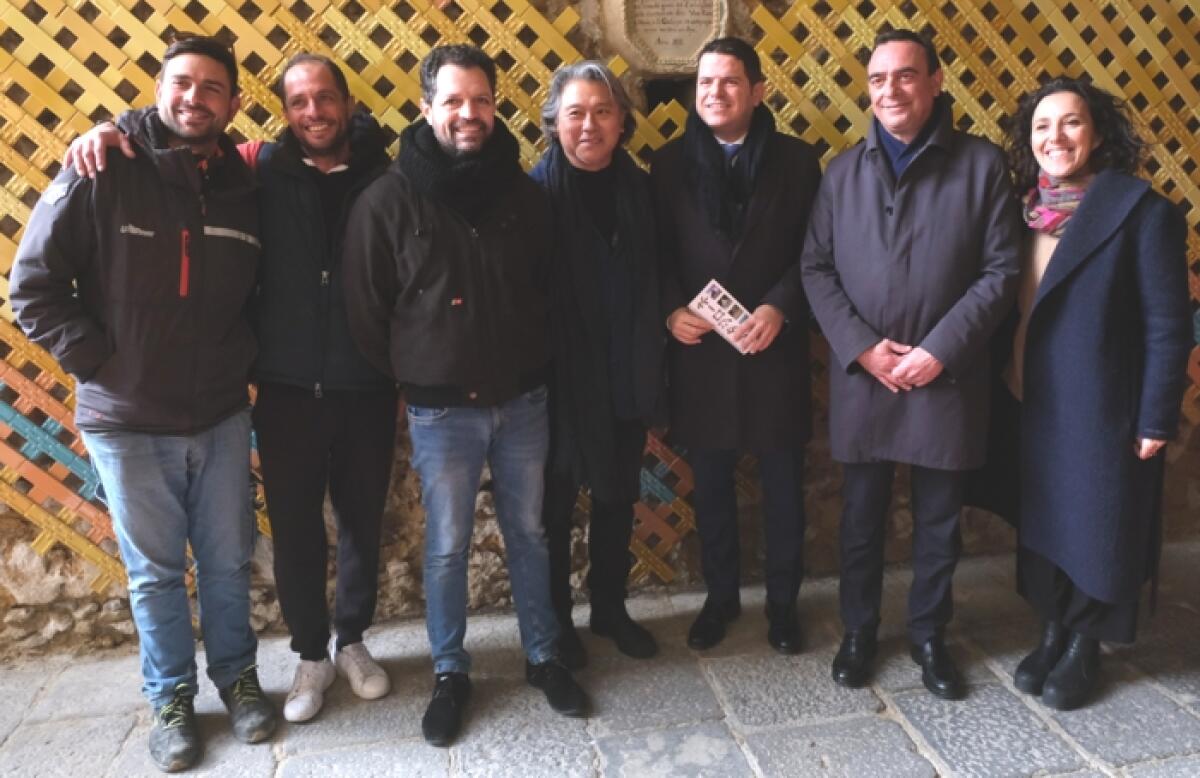 Caltagirone: "Il suono giallo della campana”, in via Volta Libertini l’installazione artistica permanente dell’architetto Makoto Fukuda - 