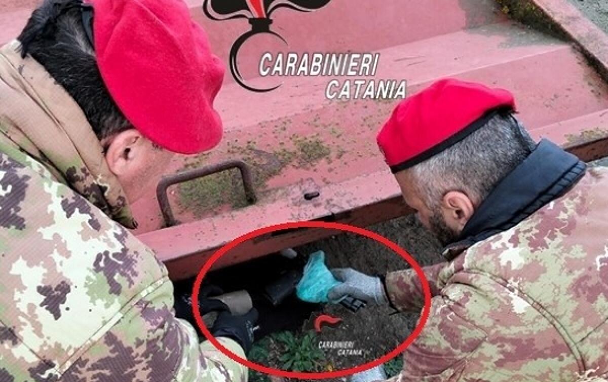 Mineo: i Carabinieri arrestano un 19enne per detenzione di armi e munizioni illegali e possesso illegale di materiale esplodente - 