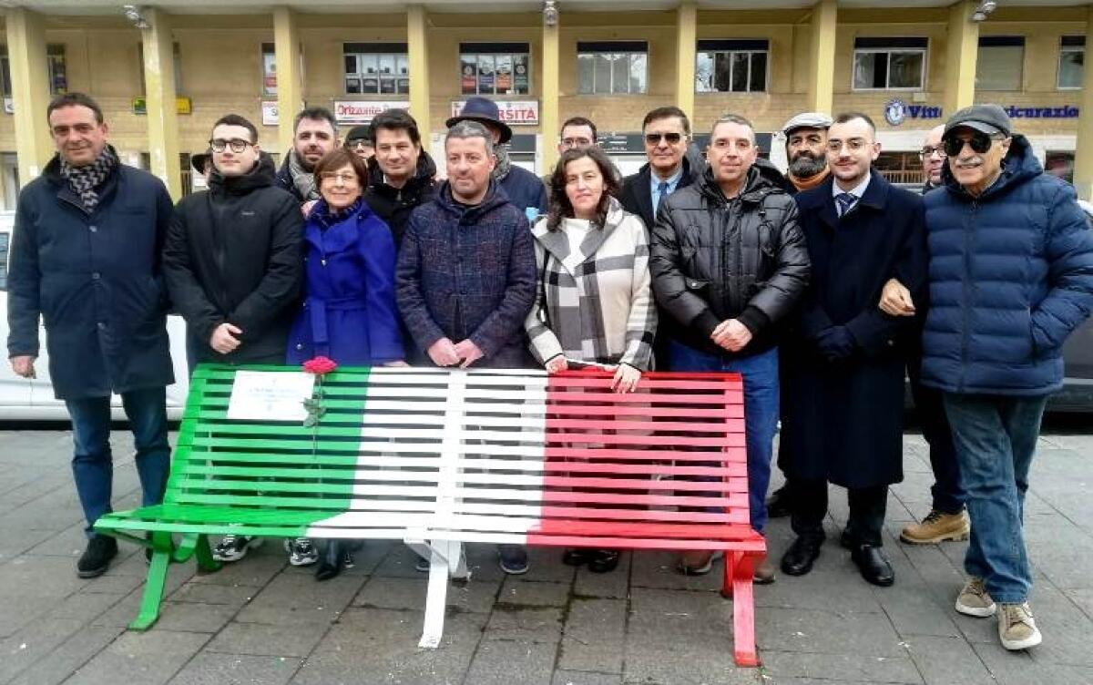 Caltagirone: "Comitato 10 Febbraio", una panchina tricolore in piazza Bellini per ricordare le vittime delle foibe - 