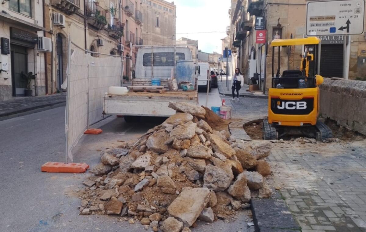 Caltagirone: interventi per la sistemazione dei marciapiedi e l'abbattimento delle barriere architettoniche - 