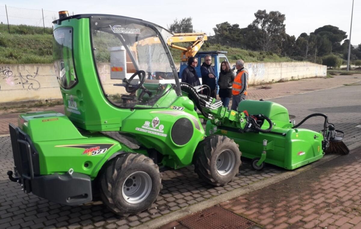 Caltagirone: presentato alla città un veicolo full electric per la manutenzione del verde urbano - 