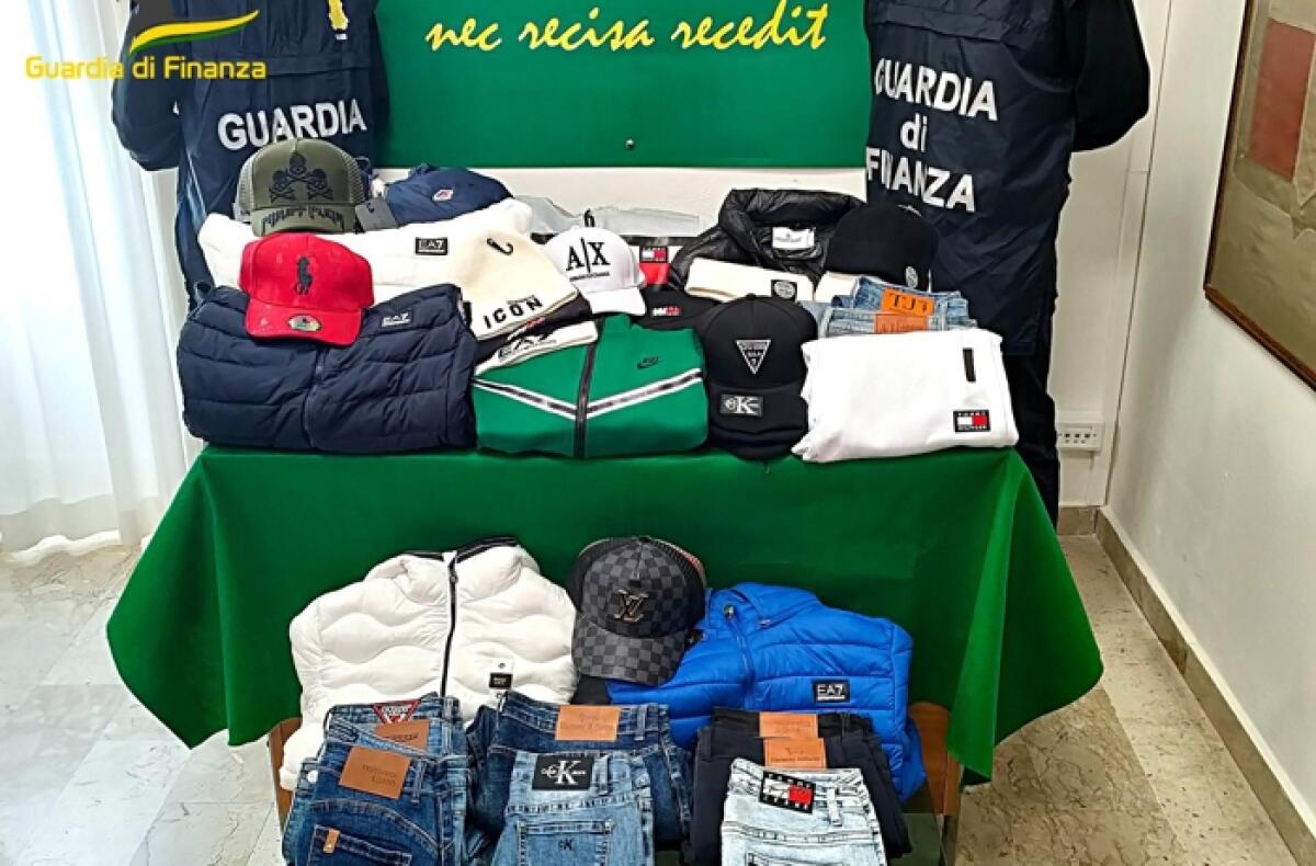 Caltagirone: la Guardia di Finanza sequestra diversi capi di abbigliamento griffati difformi dagli originali - 