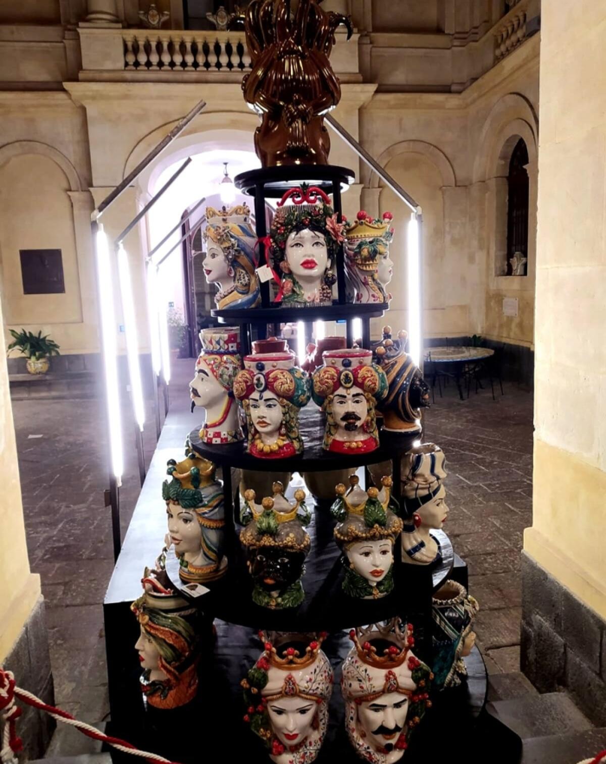 Caltagirone: identificato e denunciato l’autore dei furti di quattro teste di moro all’interno del palazzo municipale - 