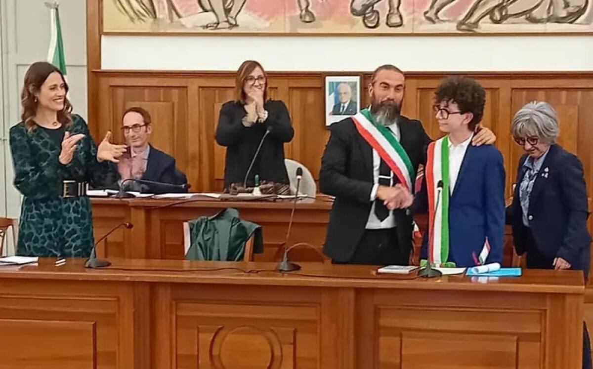 Vizzini: Emanuele Giardinelli è il Sindaco dei ragazzi eletto anche il relativo Consiglio comunale. - 
