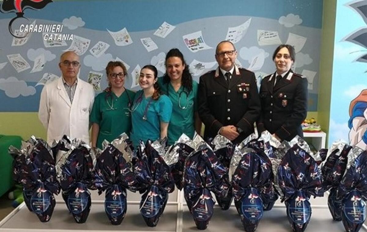 Catania: i Carabinieri donano uova di Pasqua ai piccoli pazienti dell’Ospedale San Marco - 
