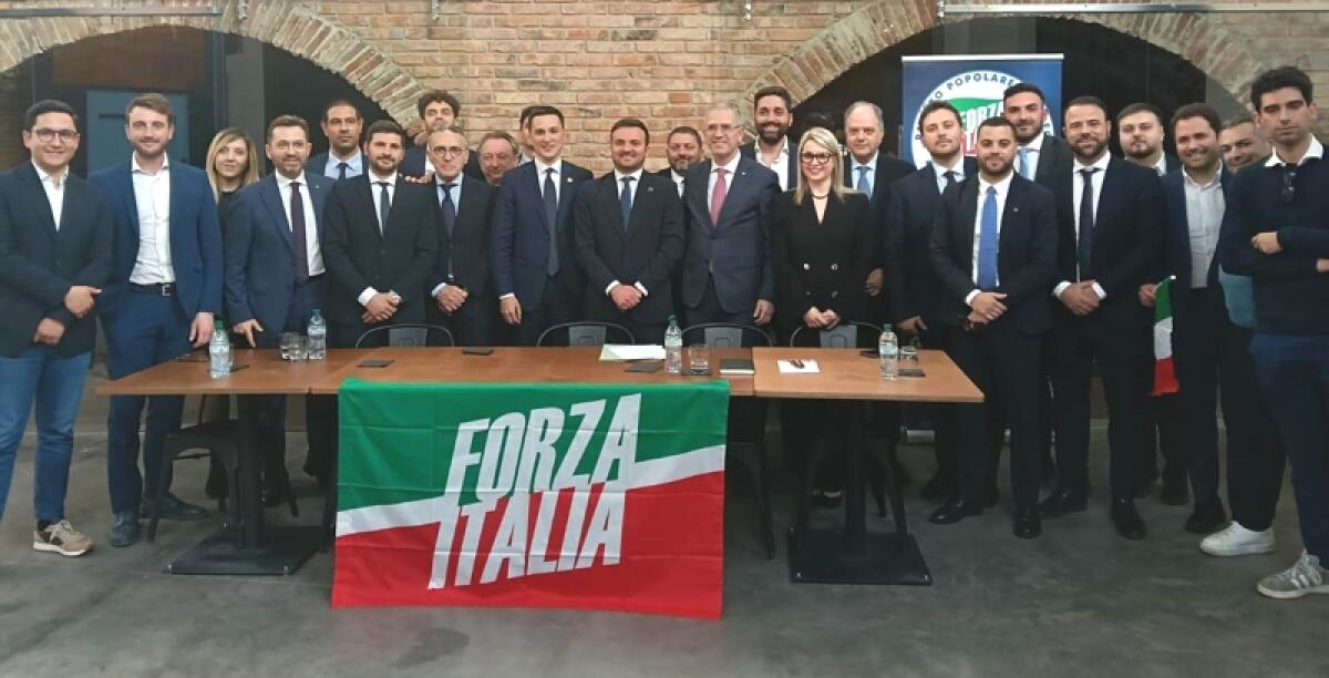 Caltagirone: al congresso di Forza Italia tanti big, Antonio Montemagno eletto segretario cittadino - 