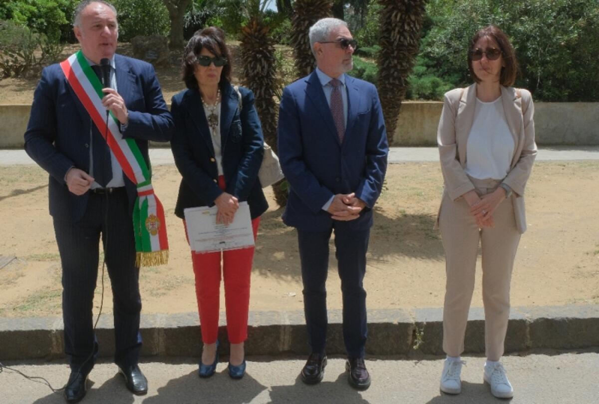 Caltagirone: ricordata la strage di Capaci, nel 33° anniversario, con la deposizione di una corona d'alloro - 