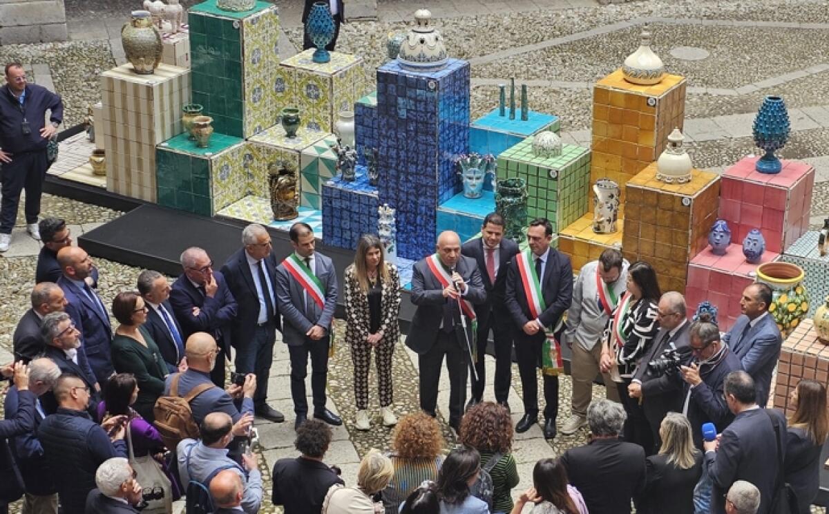 Caltagirone protagonista a Palermo con l'installazione "Le città delle ceramiche" - 