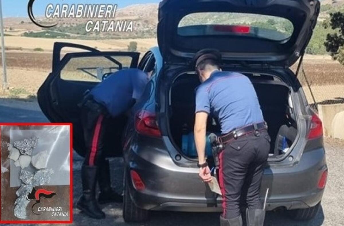 Ramacca: tenta la fuga e lancia droga dal finestrino, spacciatore arrestato dai Carabinieri - 
