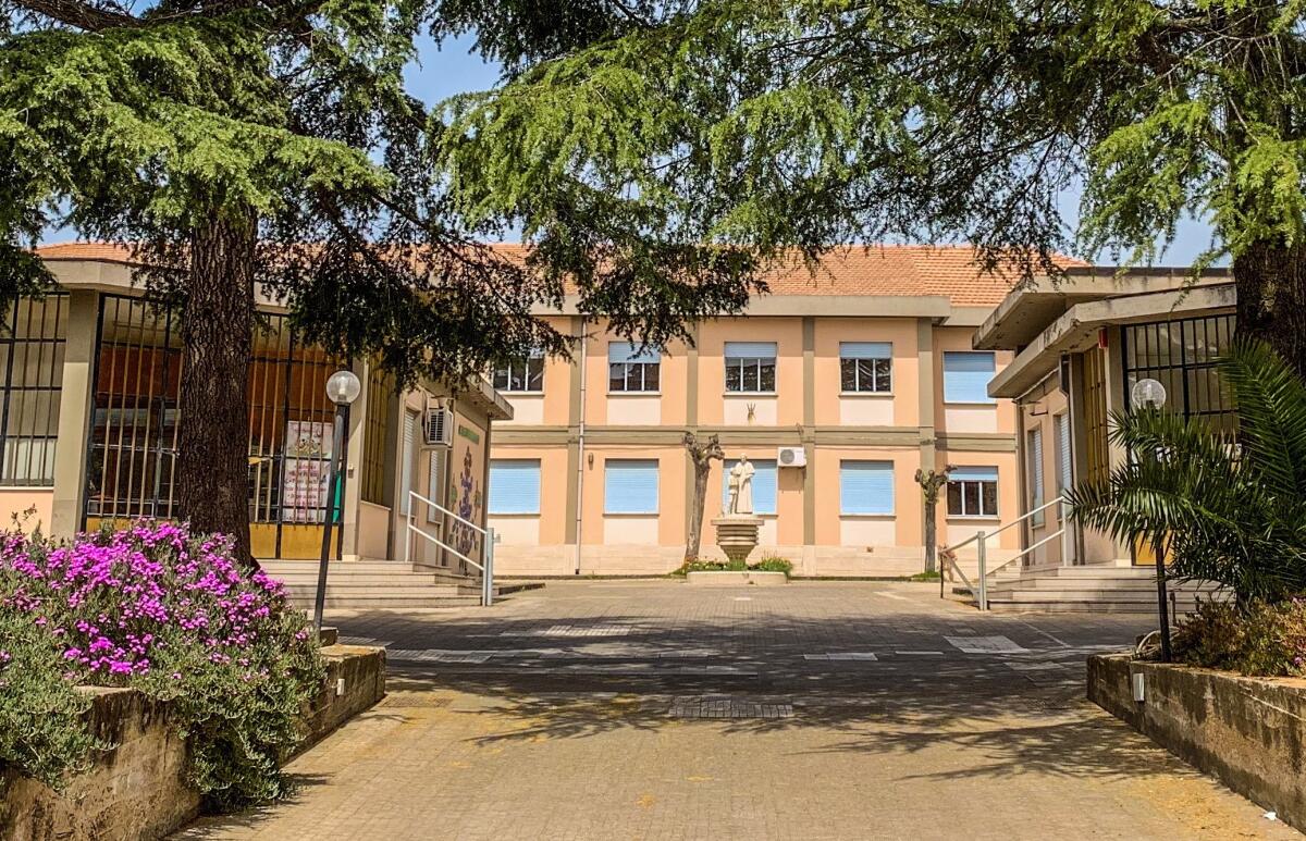 Scuole di Caltagirone hi-tech, ma senza aule: il Comune va in affitto - 