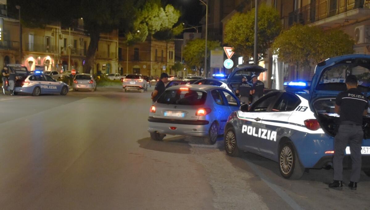 Caltagirone: controlli a tappeto della Polizia, sanzionati locali e decine di automobilisti - 