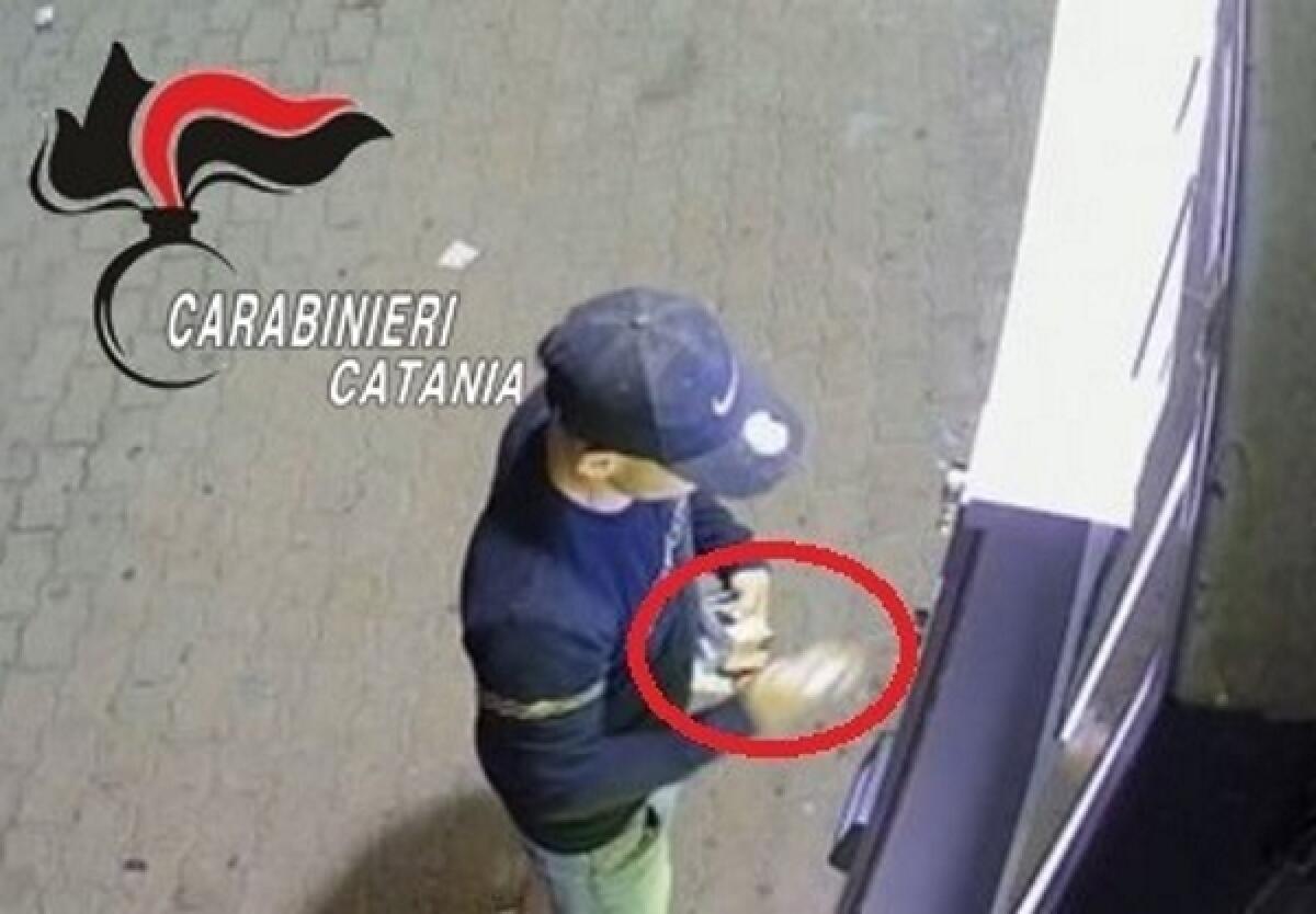 Caltagirone: denunciato un 21enne romeno per furto e indebito utilizzo di carta di pagamento - 