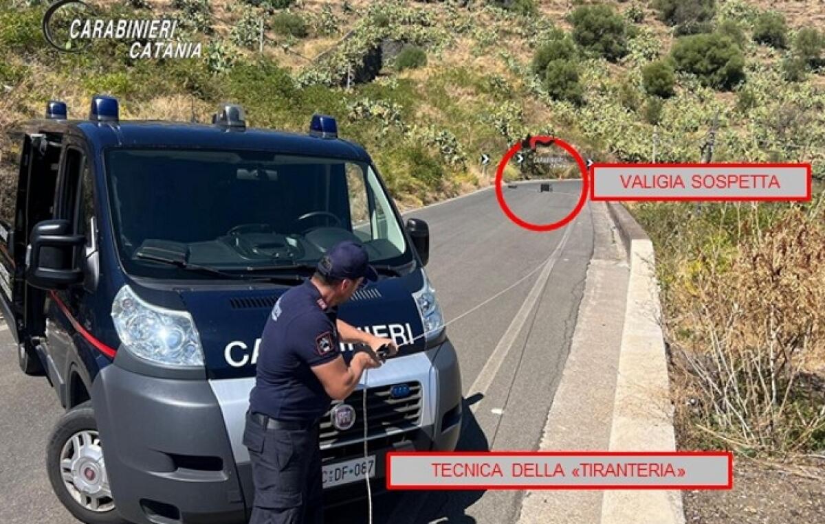 Valigia sospetta blocca la tratta ferroviaria Militello-Vizzini, intervengono gli artificieri dei Carabinieri - 