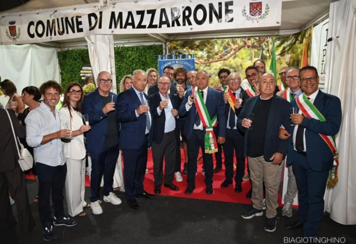 Mazzarrone: grande successo per il Festival Internazionale dell'Uva da Tavola IGP - 