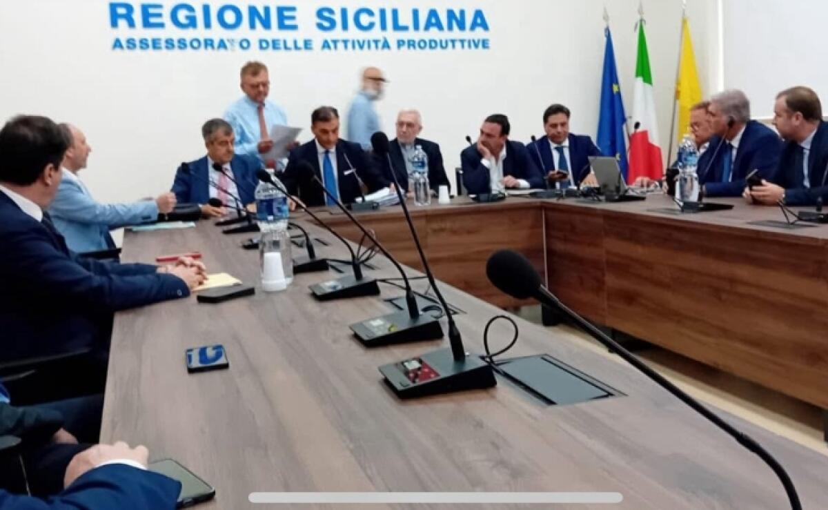 Zona industriale di Caltagirone: ascoltato l'appello del Vescovo, Mons. Calogero Peri - 