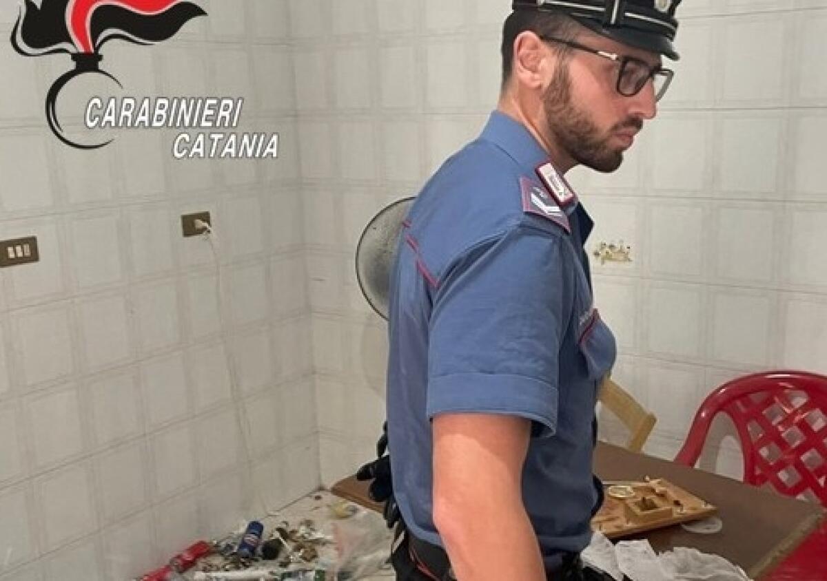 Palagonia, arrestato 27enne per spaccio di droga: nascondeva crack e cocaina in un monolocale sorvegliato da telecamere - 