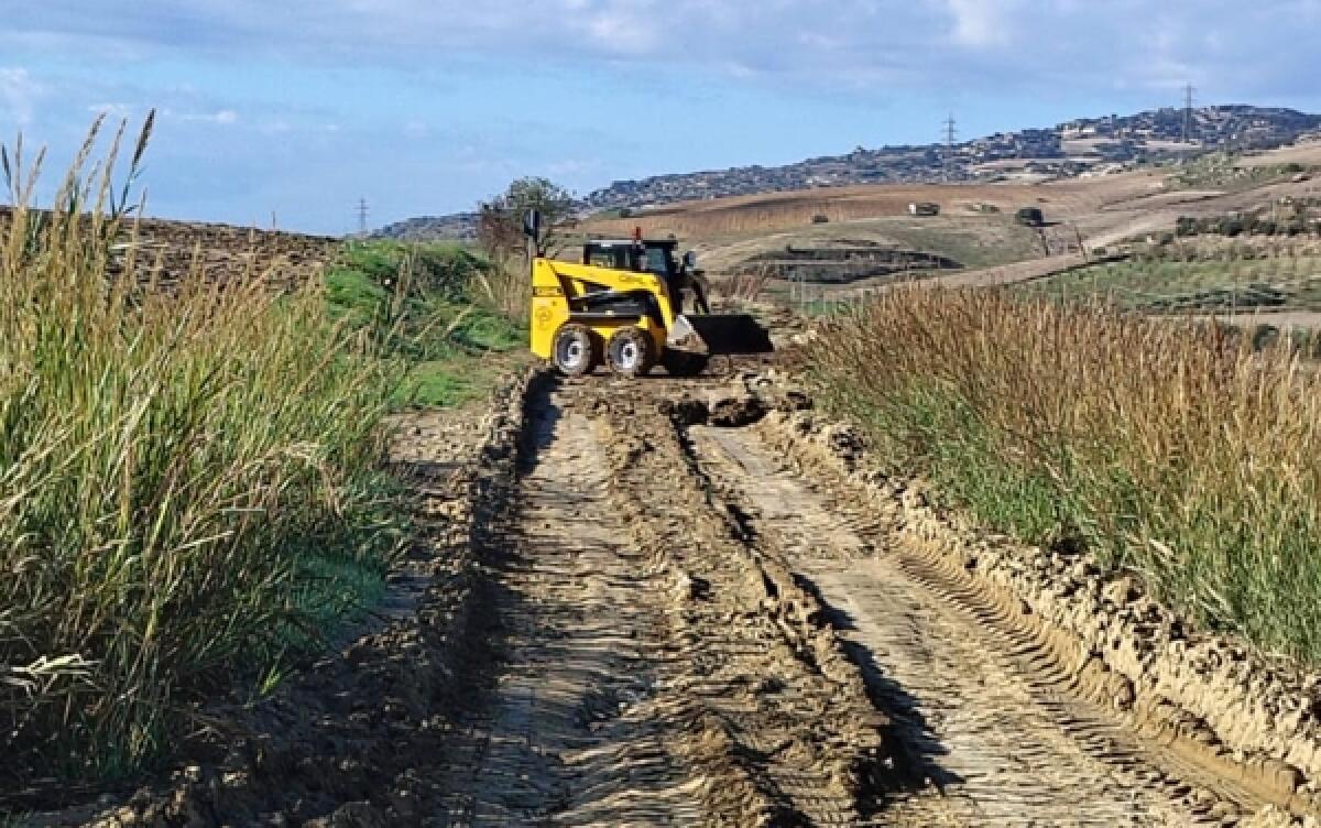 Caltagirone: iniziati i lavori per il ripristino della SP 194, la strada di collegamento al Signore Soccorso - 