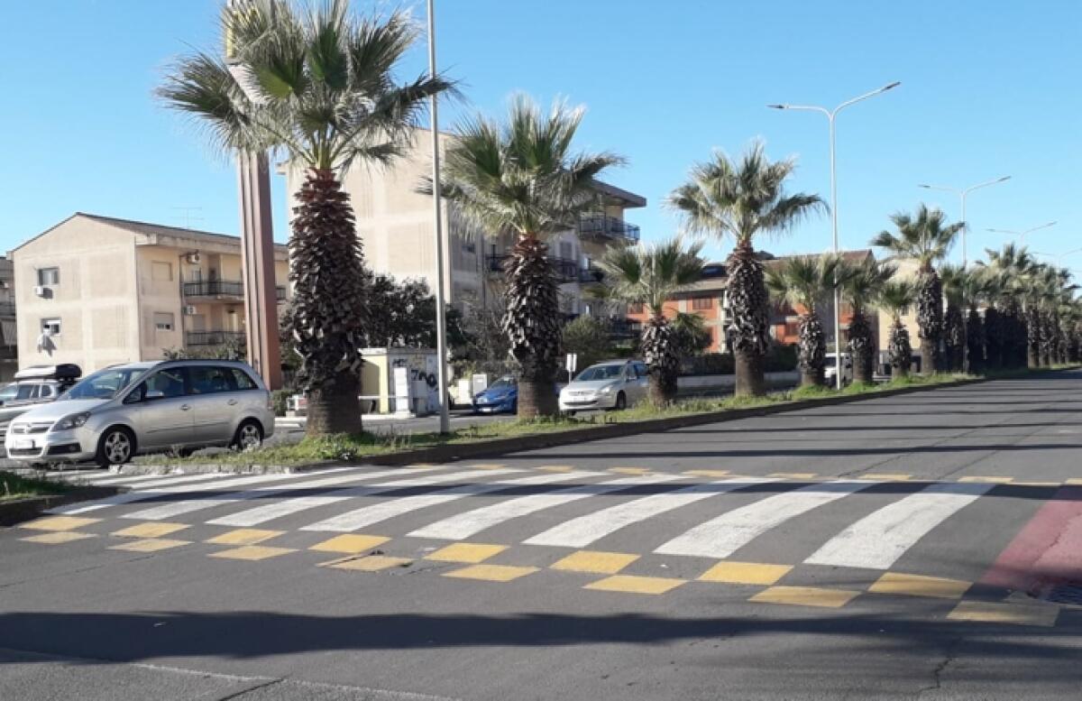 Caltagirone: proseguono i lavori per nuovi passaggi pedonali rialzati, ma le critiche dei cittadini non mancano - 