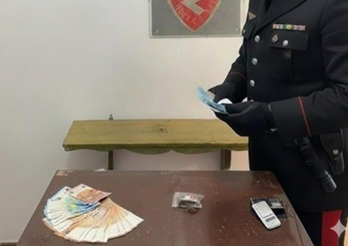 Caltagirone: i Carabinieri, dopo un inseguimento, arrestano due pregiudicati per detenzione di sostanze stupefacenti ai fini di spaccio e resistenza a pubblico ufficiale - 