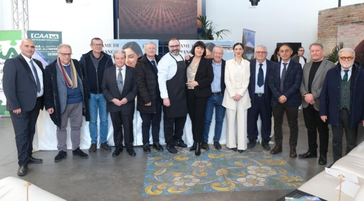 Caltagirone celebra le eccellenze siciliane: grande successo per "Trame di Grano, Oro e Vino" - 