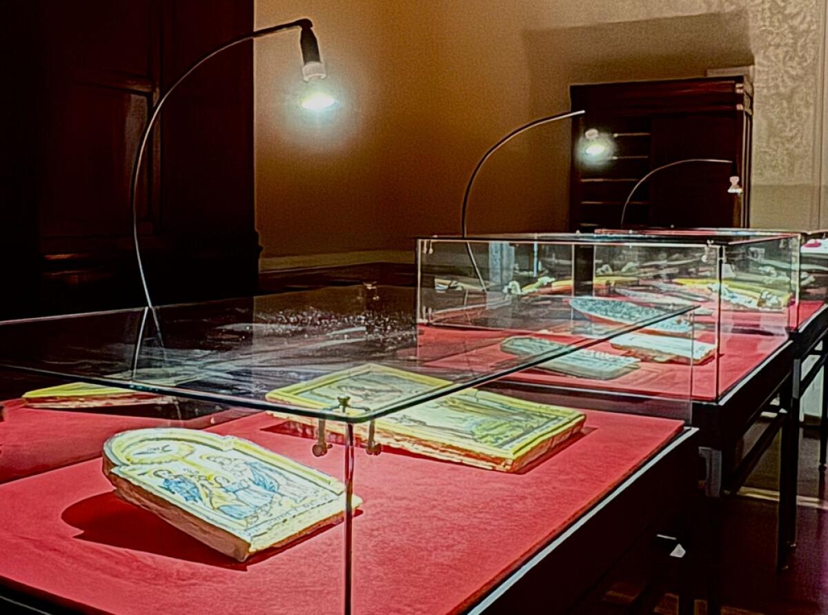 Caltagirone: a Palazzo Libertini inaugurata la mostra “Invito a Palazzo”, una tappa intermedia del Museo regionale della Ceramica - 