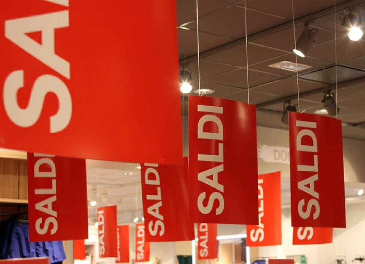 Saldi invernali al via in Sicilia: spesa media prevista di 137 euro a persona - 