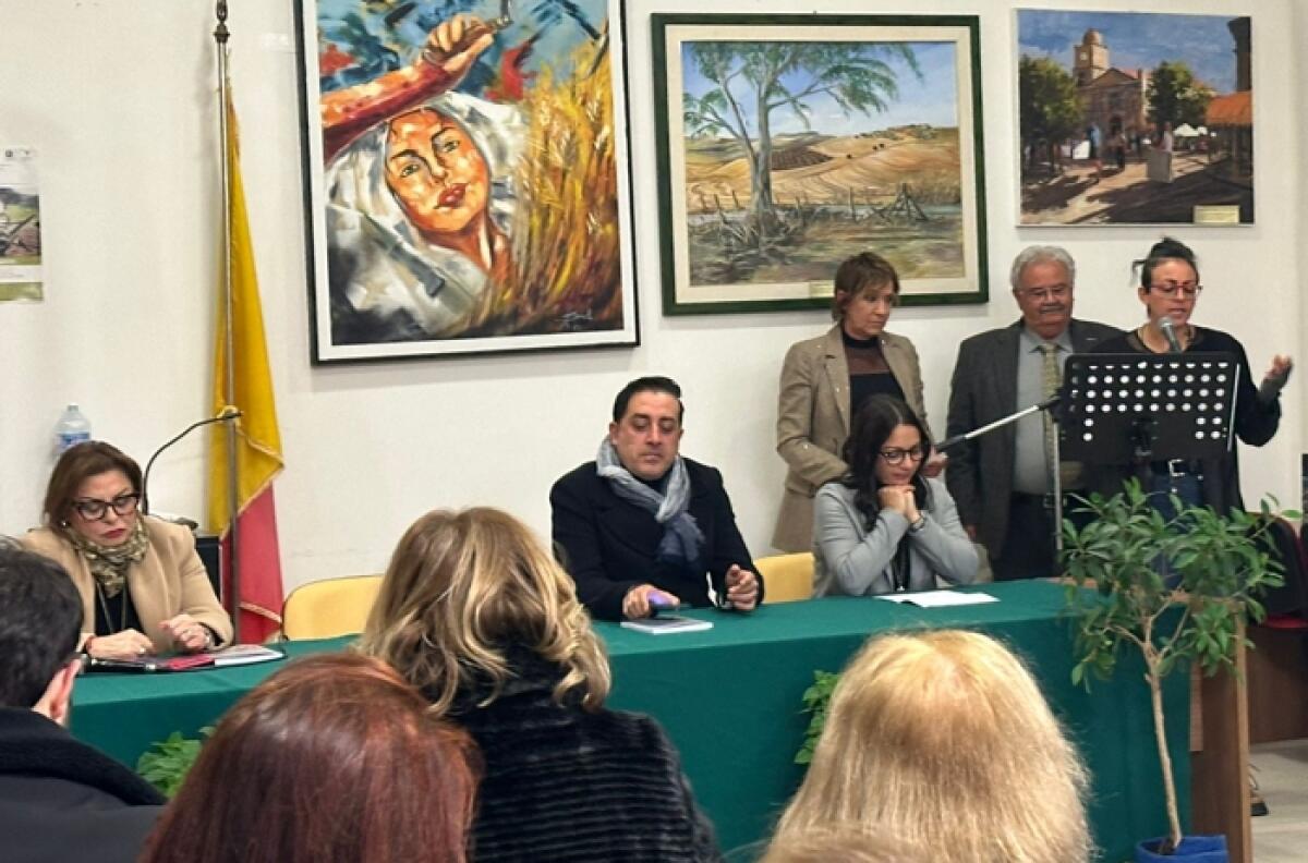 Raddusa: grande partecipazione alla presentazione del libro di poesie dialettali di Santo Grasso - 