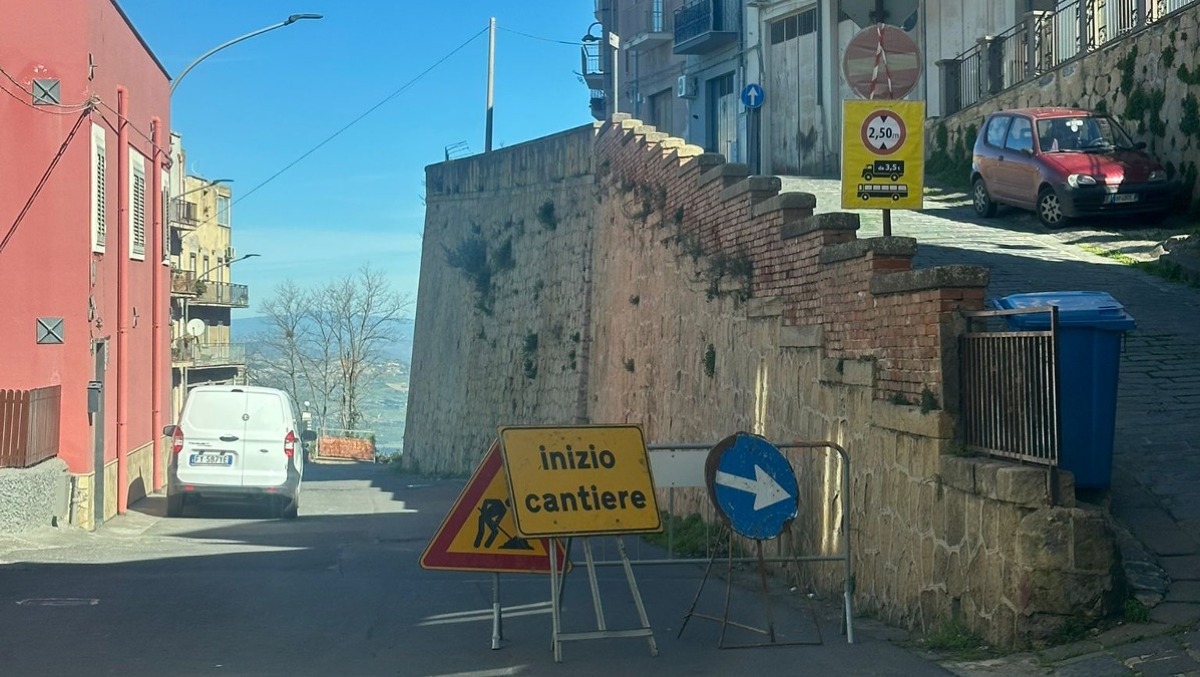 Mineo, Cantieri in Viale Roccovè: scatta la chiusura totale  - 