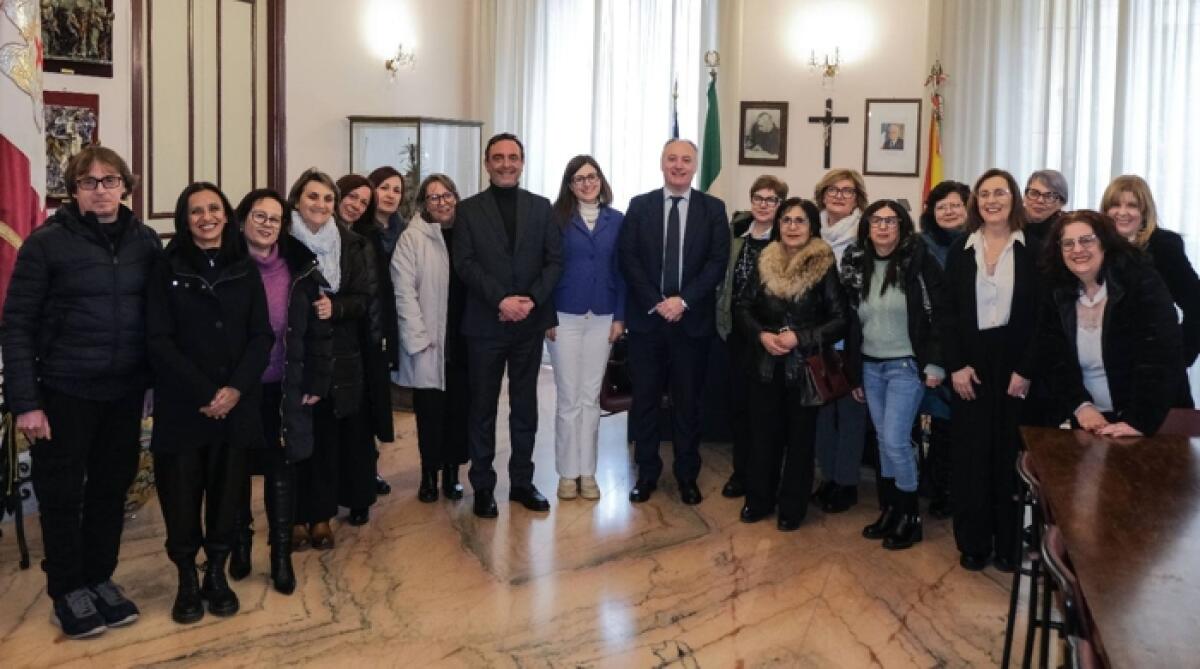 Caltagirone: dopo 27 anni di precariato, assunte a tempo indeterminato 17 lavoratrici Asu - 