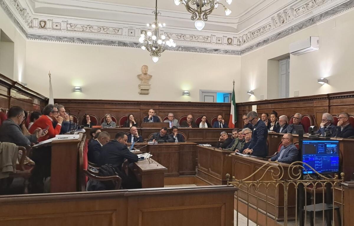 Caltagirone, relazione annuale del sindaco, scontro frontale in Consiglio: maggioranza promuove, opposizione boccia - 