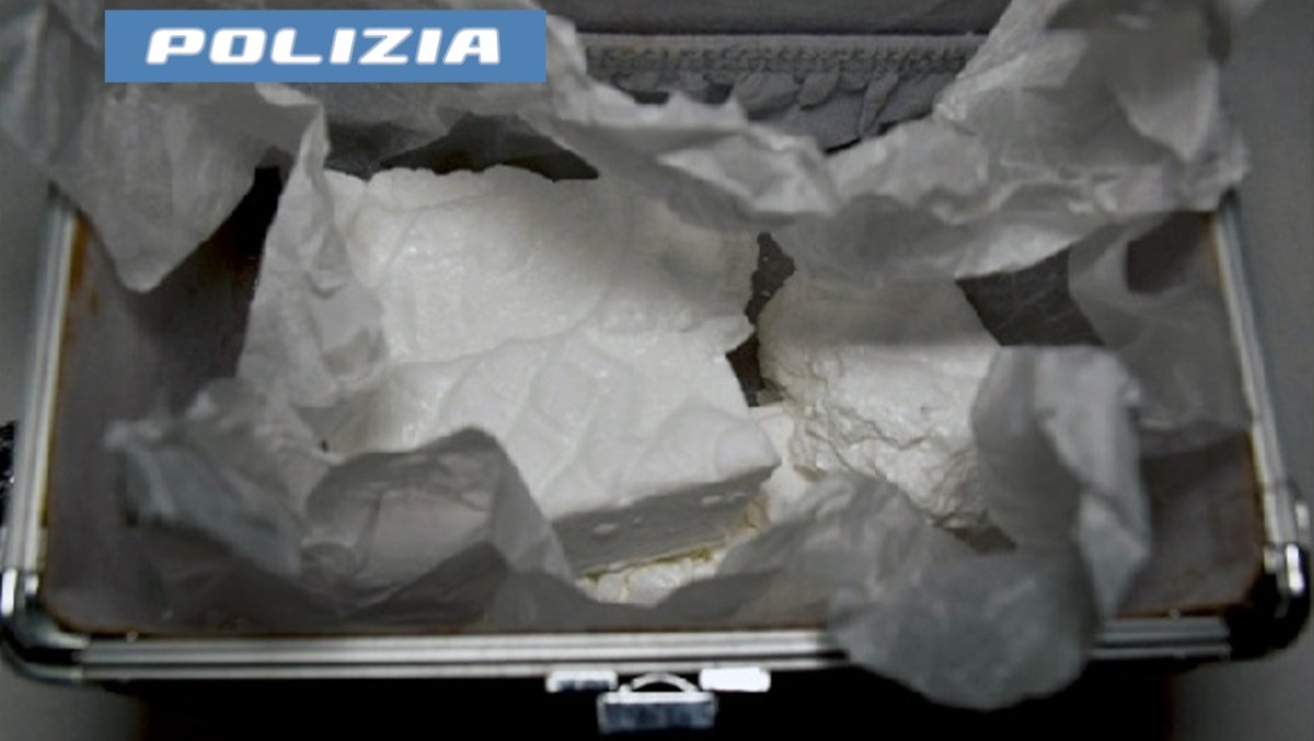 Caltagirone, scoperto deposito di cocaina nel centro storico - 