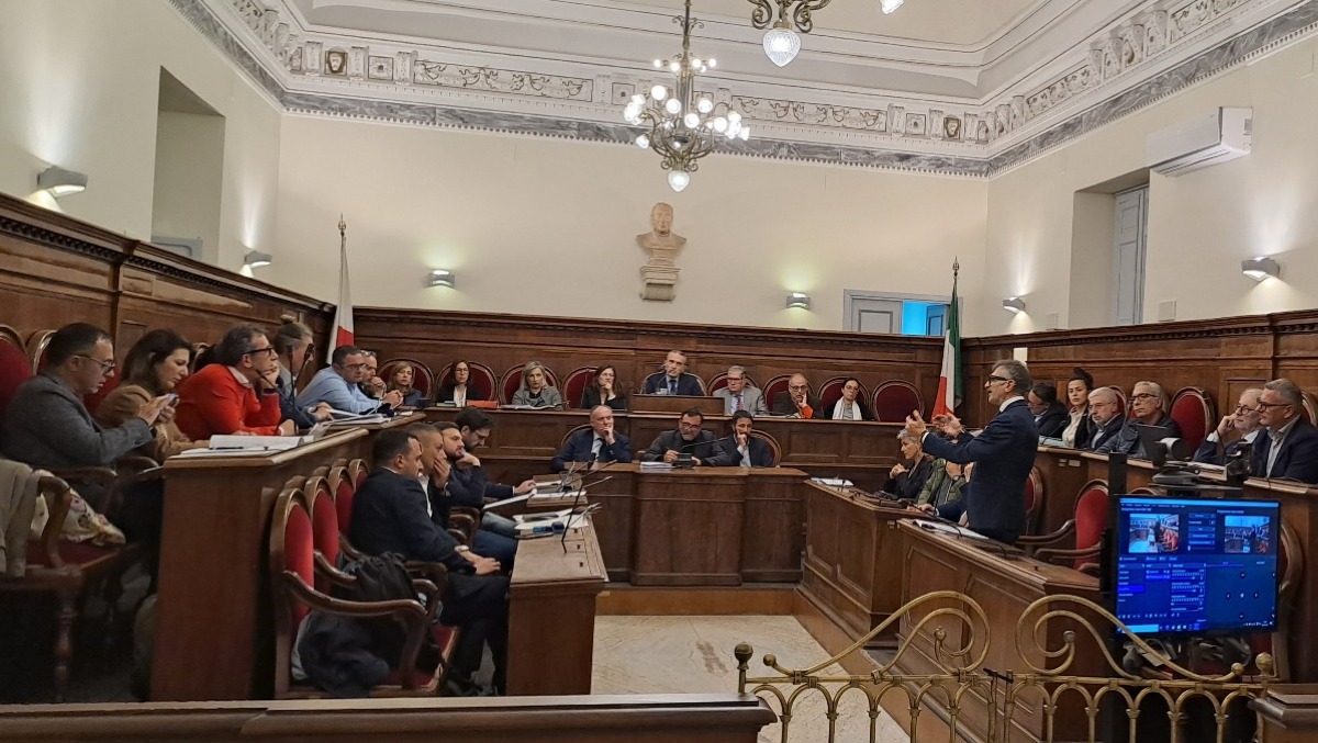 Caltagirone: il Consiglio tra debiti e mozione scolastica - 