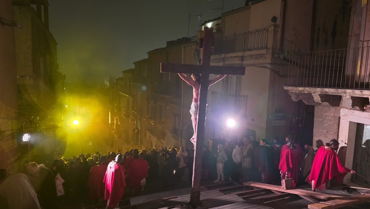 Caltagirone: la suggestiva Passione di Cristo sulla Scala - 